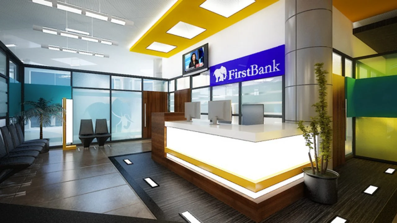 Nigerians Panic As First Bank Workers Runs Away With ₦40 Billion