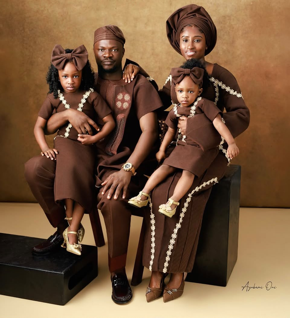 Toluwanisings with wife and children (Source: Instagram- Toluwanisings)